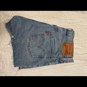 LEVIS 501 High waisted denim shorts